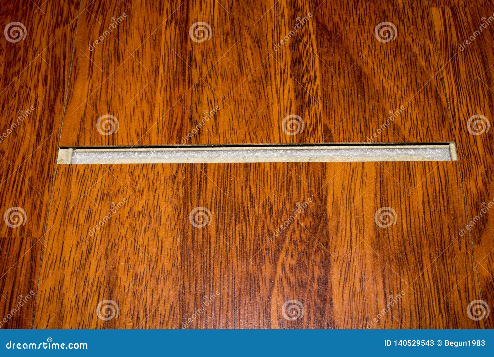 Laying Laminate.the Discrepancy between the Joints of the Laminate