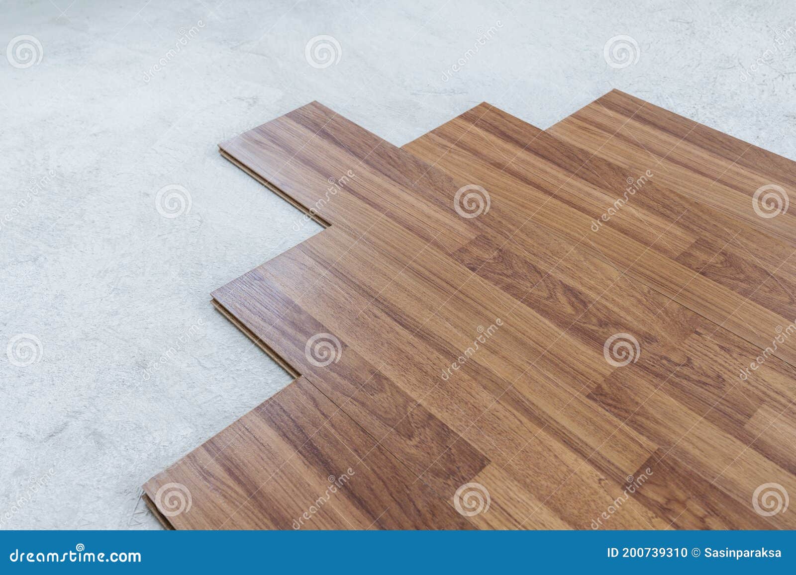 laminated wood flooring installation and renovation, with base cement floor