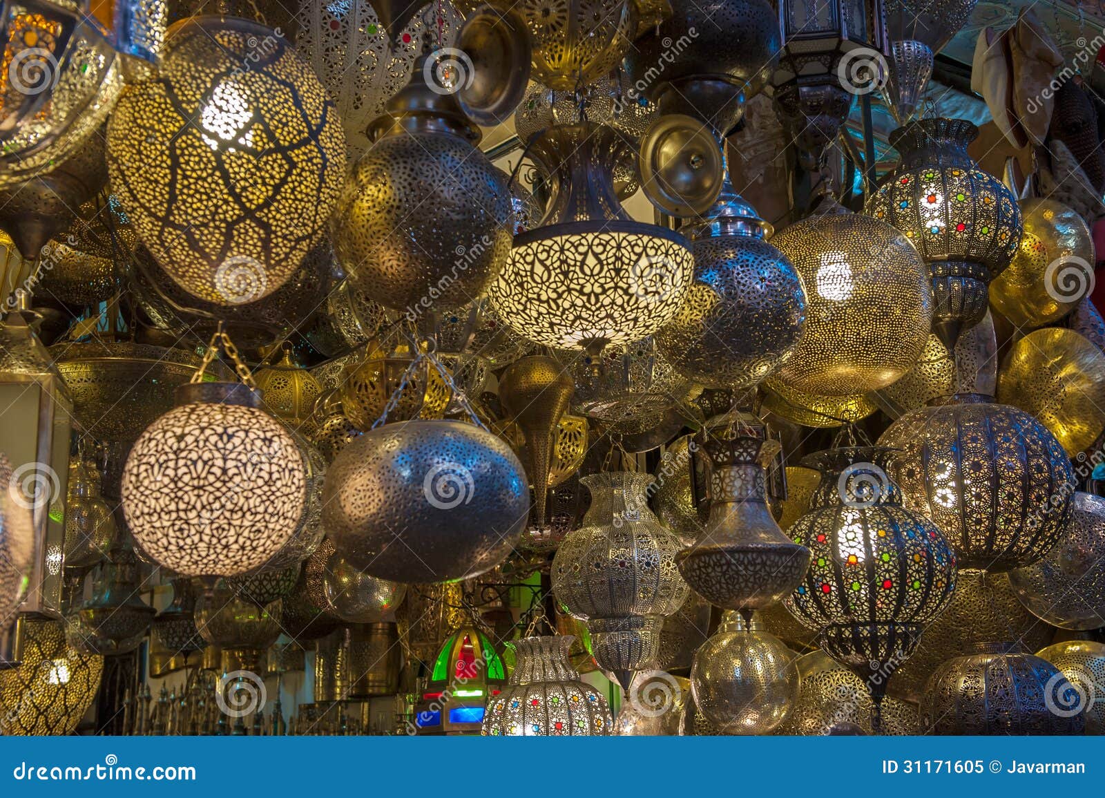 Lampada antica marocchina immagine stock. Immagine di ornamento - 31171605