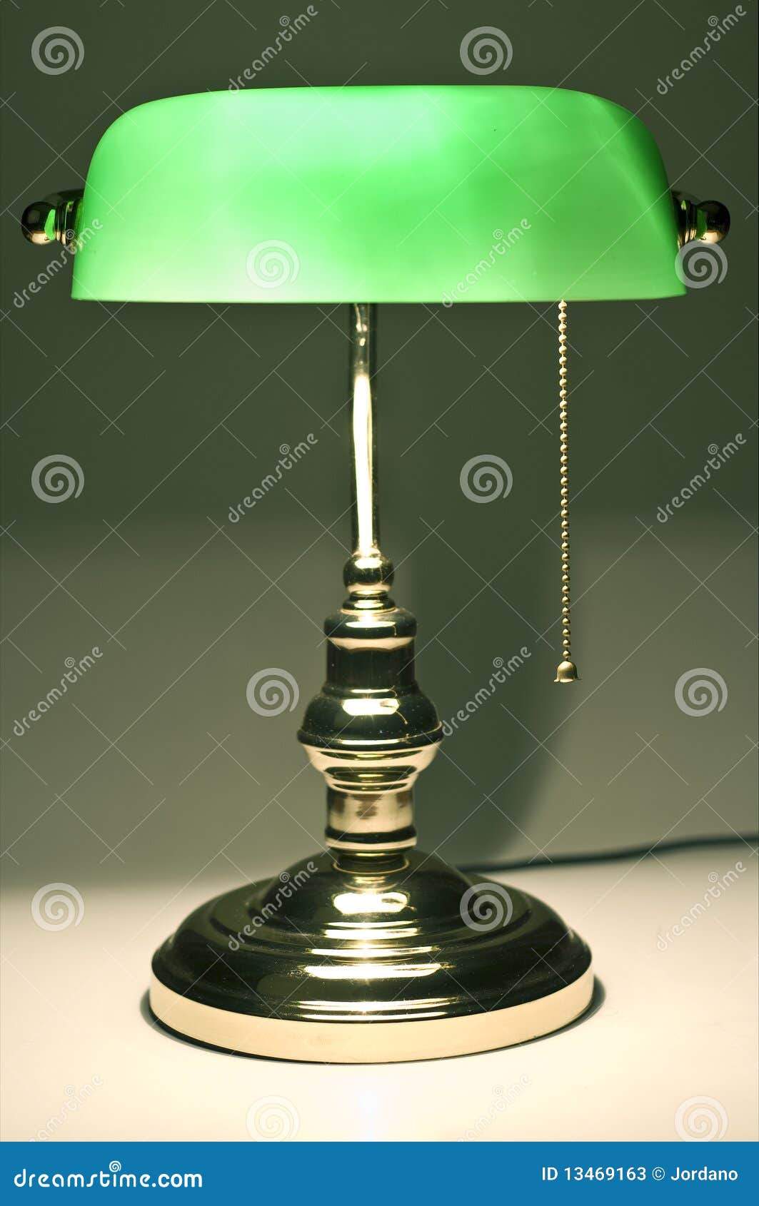 Lampe De Bureau Classique De Banquier Image stock - Image du classique,  moderne: 13469163