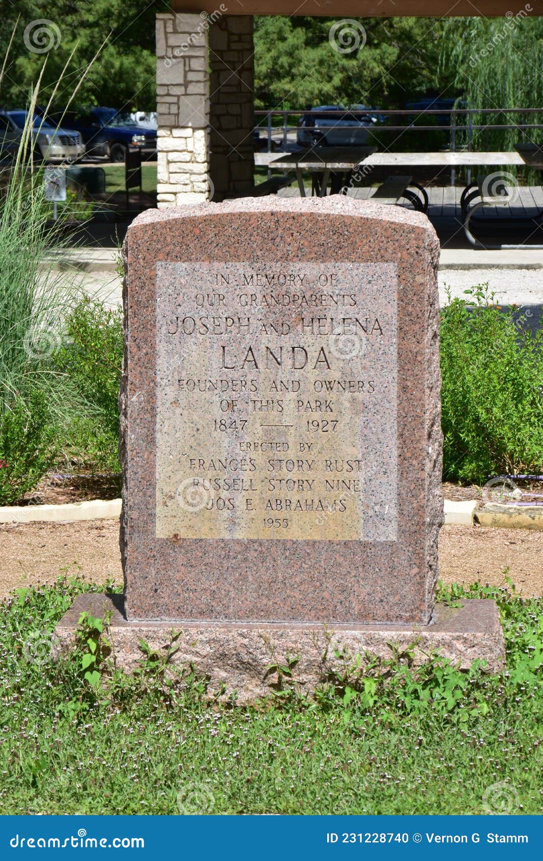 landa park statue