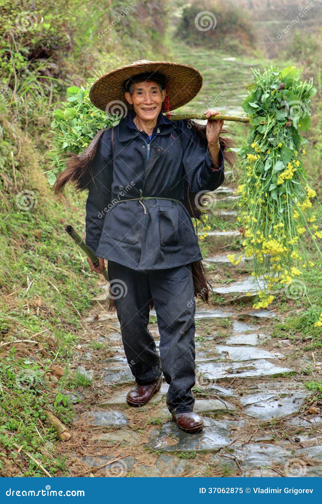 Worden vis snelheid Landelijke Bejaarde Aziatische Mens, Boerlandbouwer in De Rieten Hoed Van  China. Redactionele Afbeelding - Image of landelijk, reis: 37062875