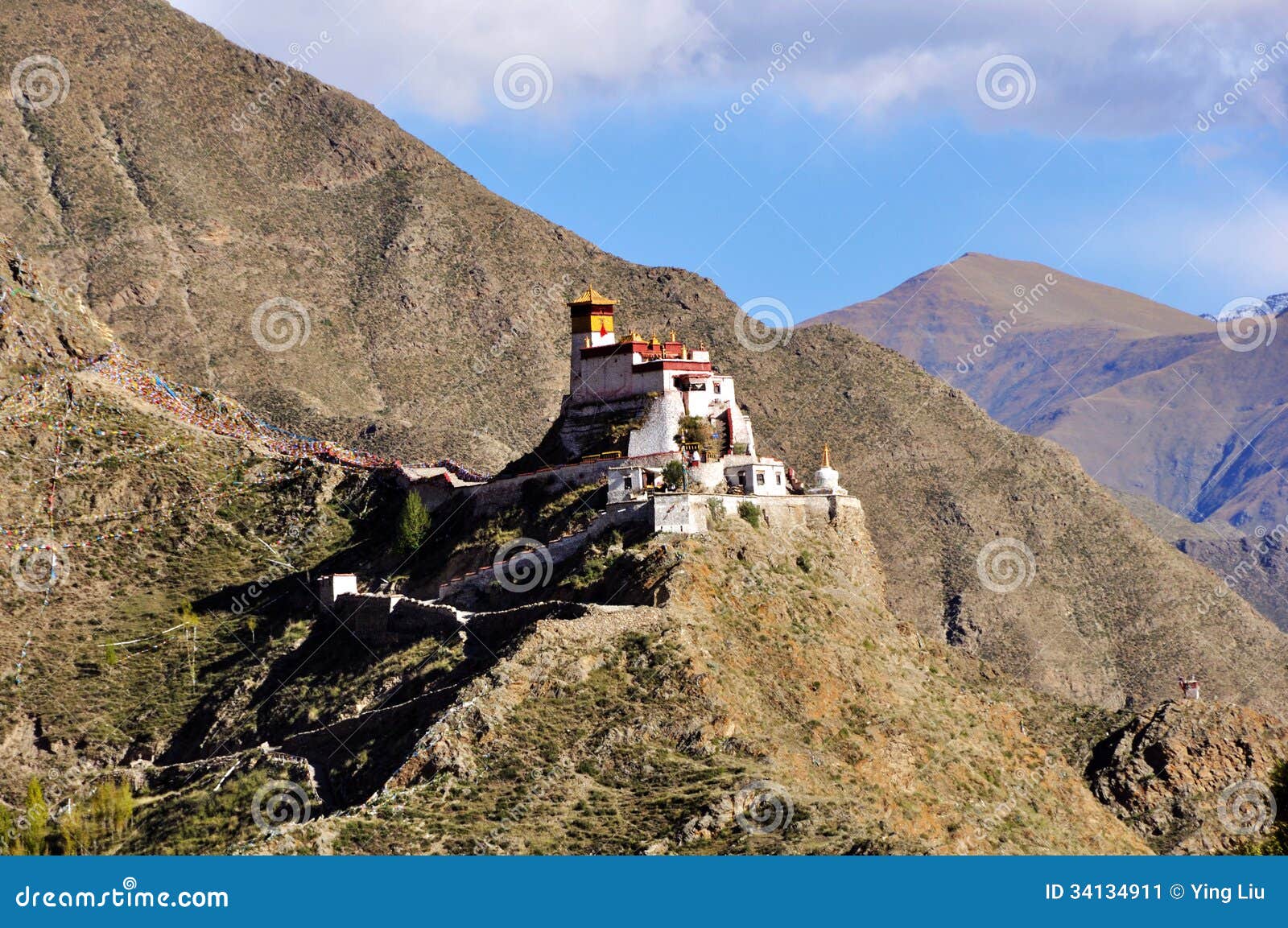 landscape of yumbulagang palace, tibet