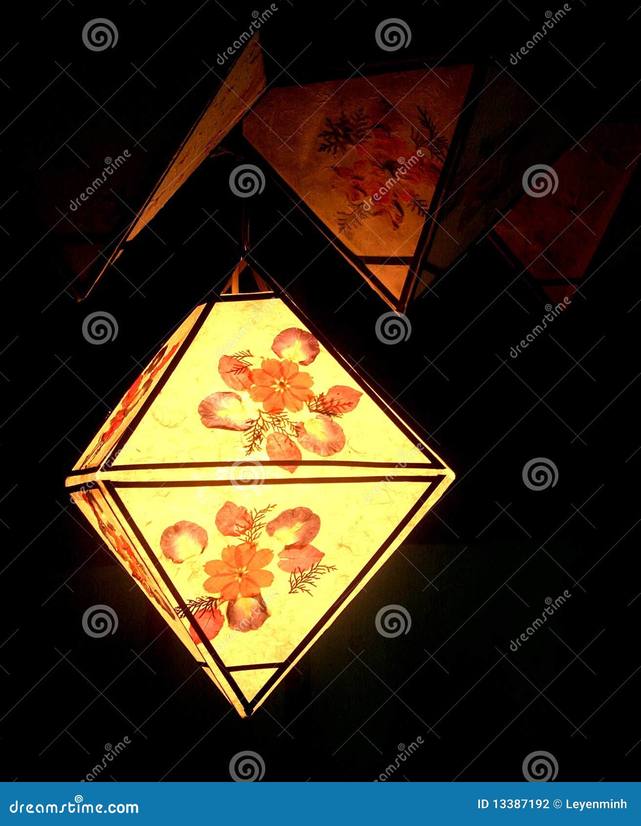 Lanterna Laos foto de stock. Imagem de noite, incêndio - 13387192, image size:1312x1690