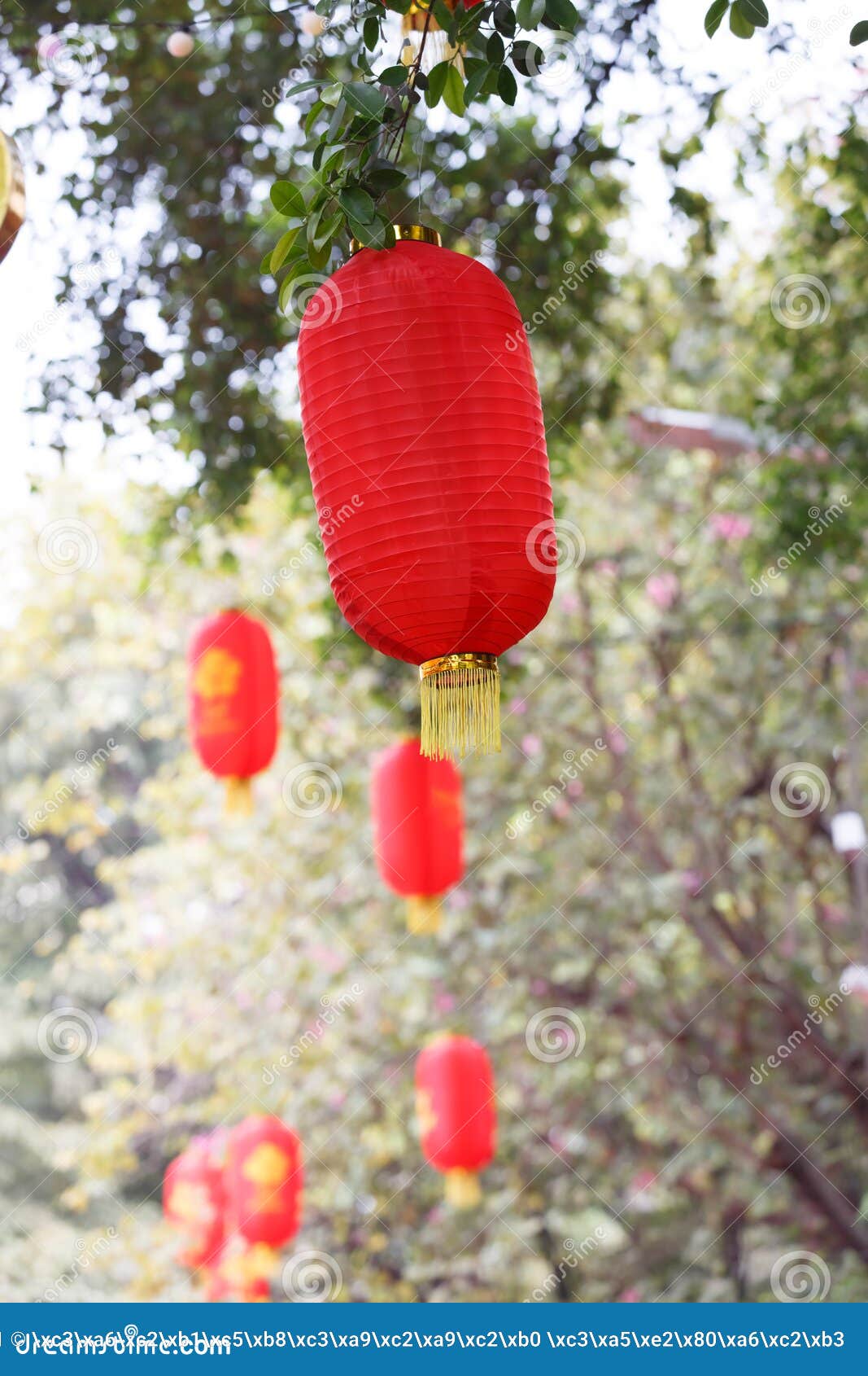 Lanternas vermelhas chinesas. Asiático vermelho chinês da arte das lanternas