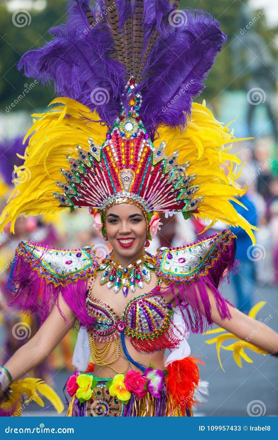 LANZAROTE, ESPAÑA - Febrero, 12: Mujer En Trajes Del Carnaval En GR Foto de  archivo editorial - Imagen de fiesta, riéndose: 109957433