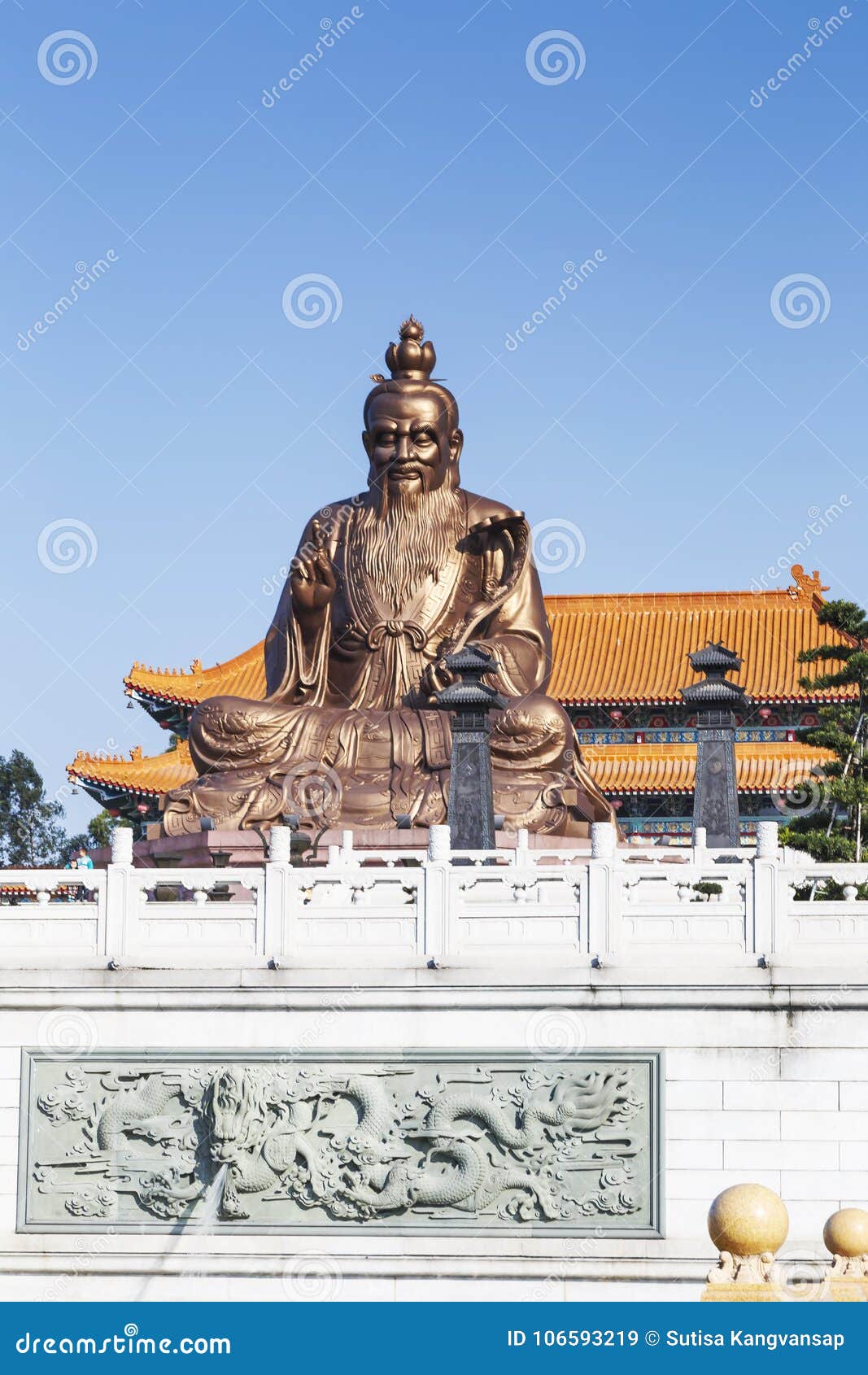 laozi statue in yuanxuan taoist temple guangzhou