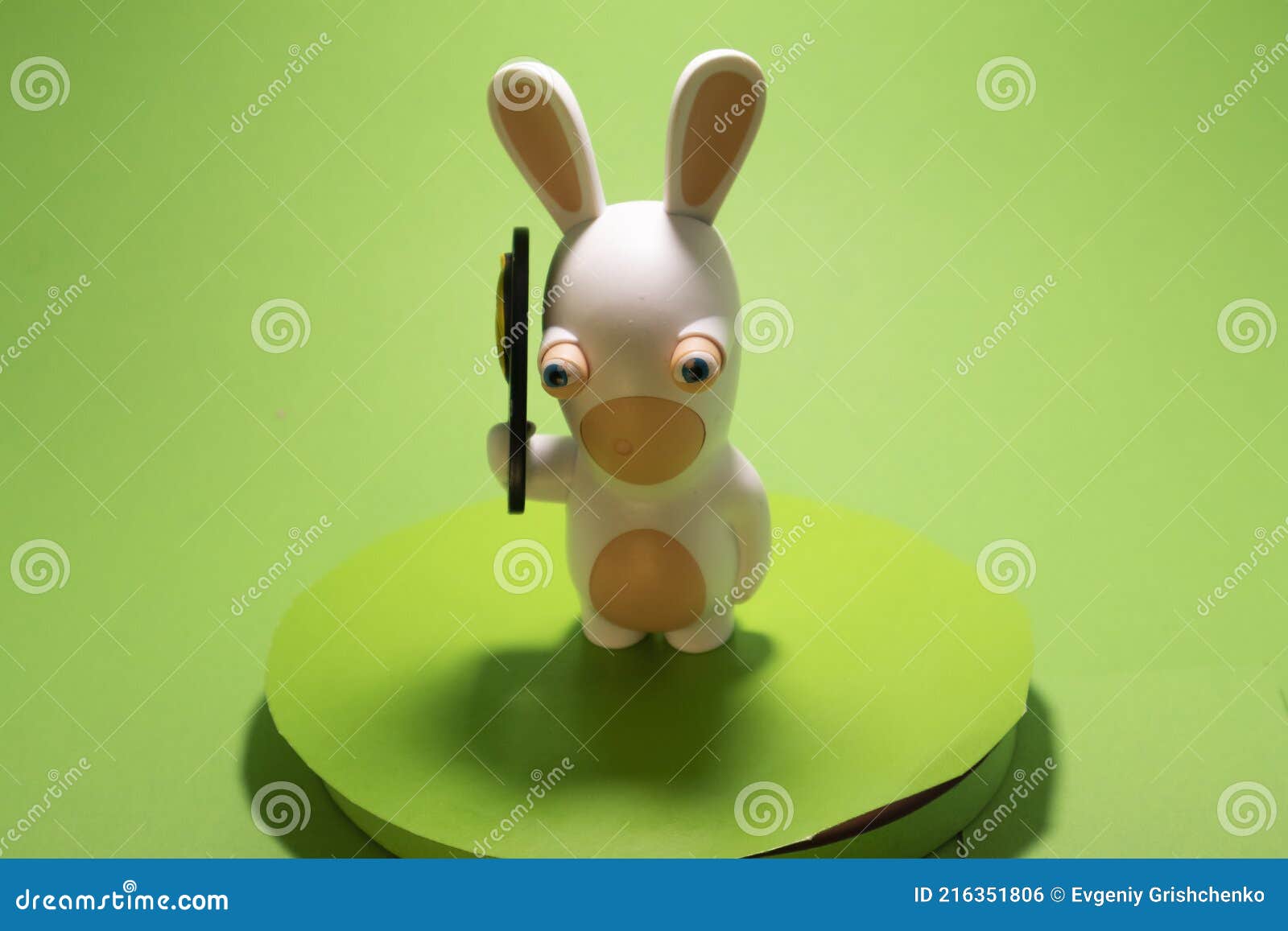 jouet lapin sur chromey isolé objet drôle écran vert Photo Stock - Alamy