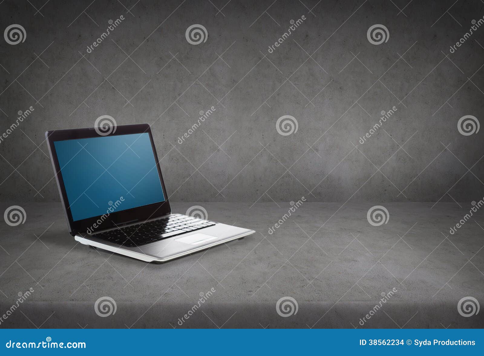 Laptop Computer Met Het Lege Zwarte Scherm Stock Foto Image of