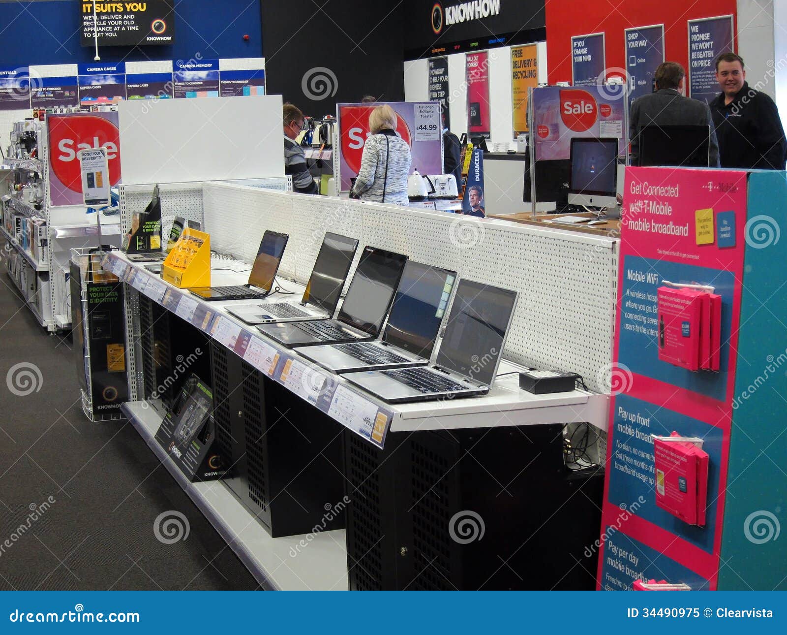 Computers for Sale in a Computer Store Editorial Image - Image of computer, computers: 135429635