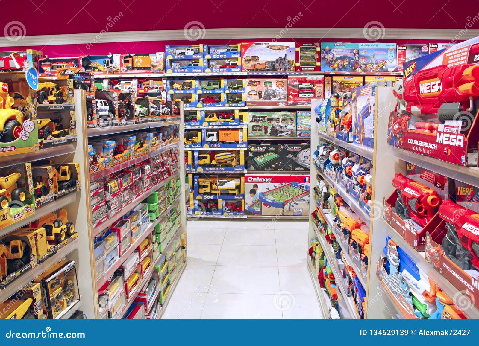 Large Choix Des Jouets Chez Le Magasin Des Enfants Système
