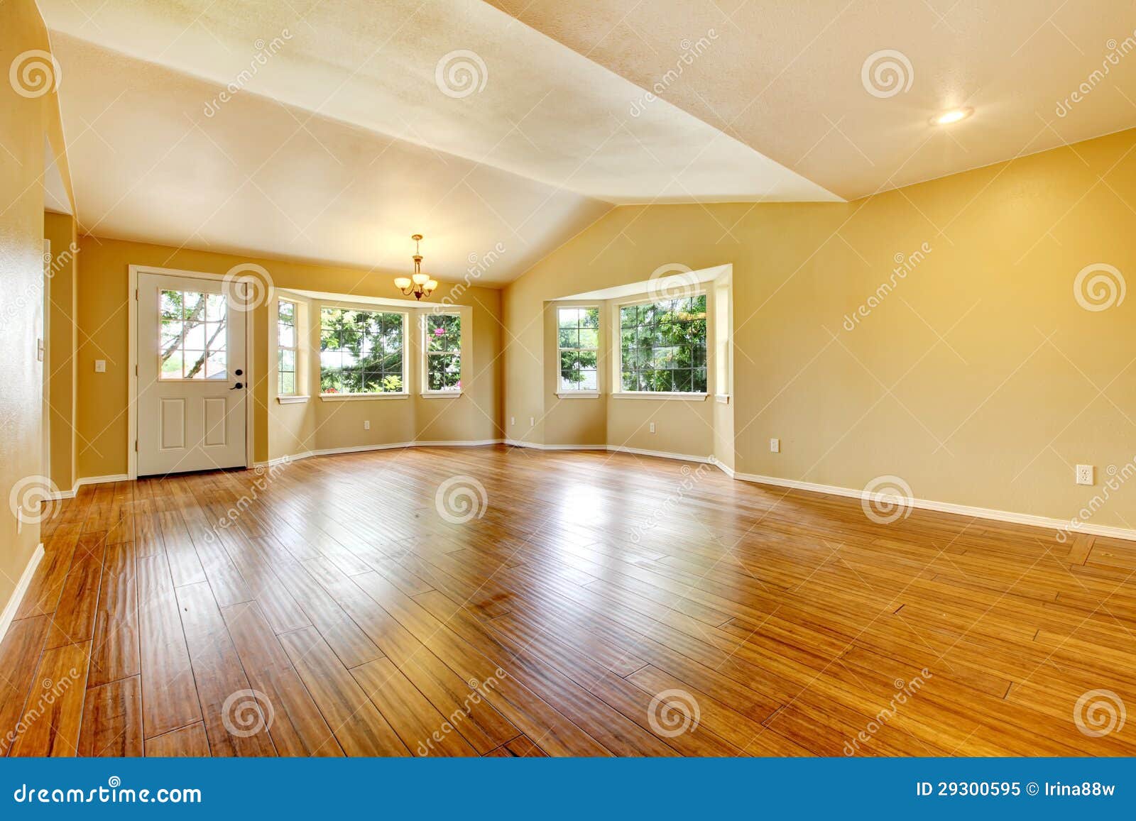 Large Empty Newly Remodeled Living Room With Wood Floor Royalty