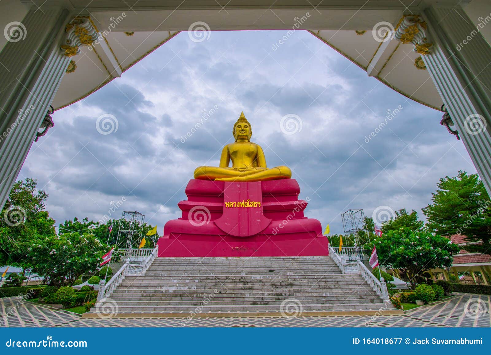 Large Gold Buddha Statue In Wat Bot Pathum Thani Thailand Stock Image Image Of Flower Beautifully