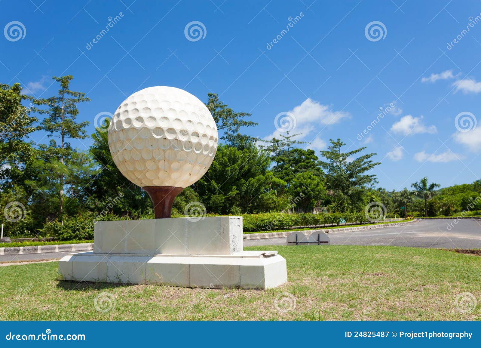 Schurk financieel Lieve Large golf ball stock image. Image of indonesia, country - 24825487