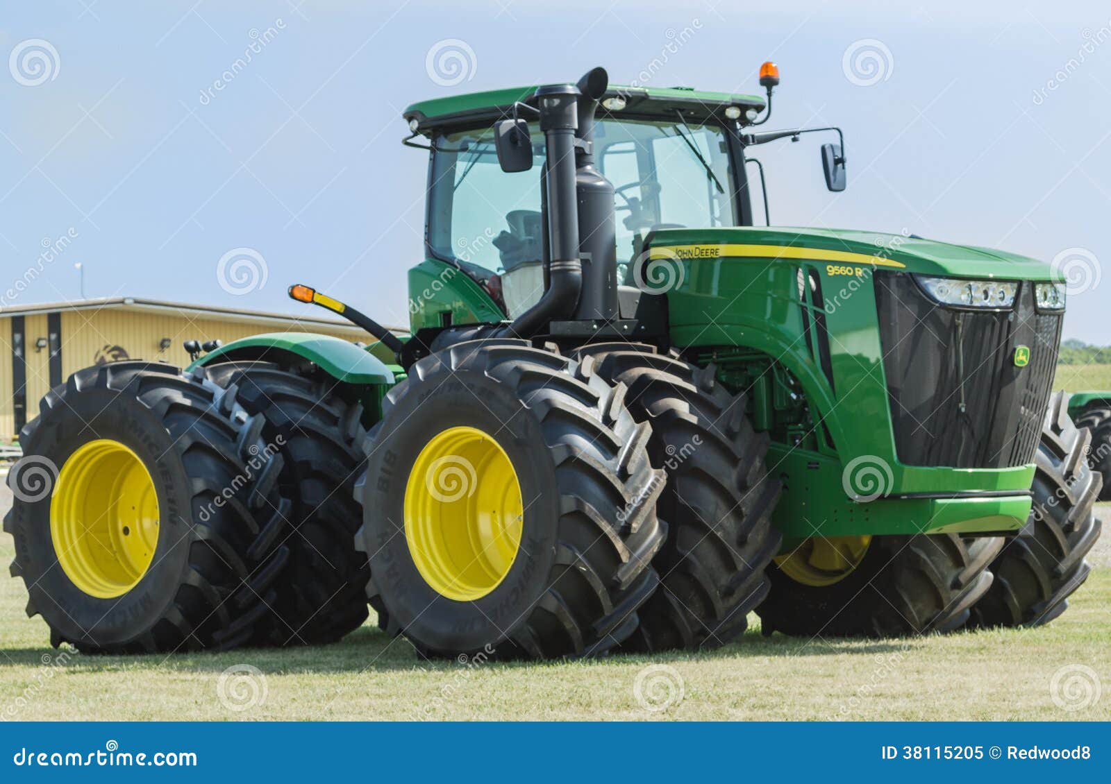 1.200+ John Deere Tractor fotos de stock, imagens e fotos royalty-free - iStock
