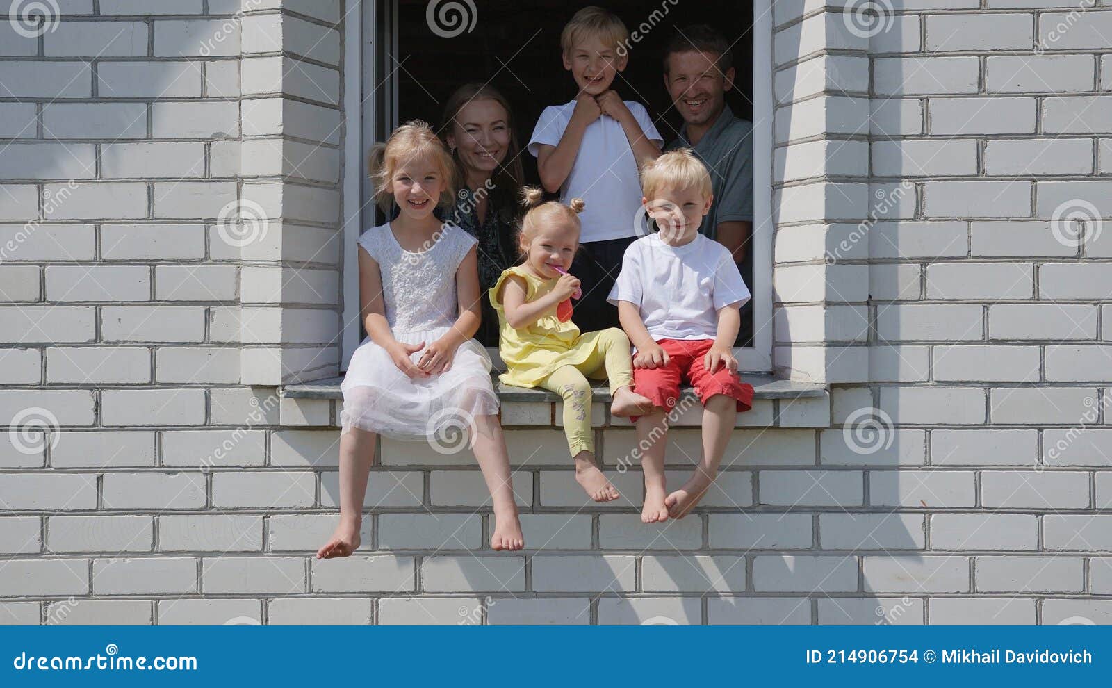 Family Portrait Poses-Ultimate Guide to Posing Families With Examples