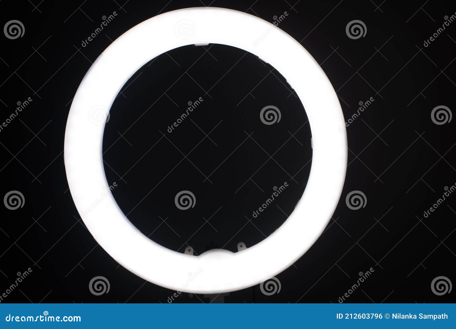 Ring Light Effect PNG Transparent, Green Ring Light Effect, Light Effect,  Light, Light Element PNG Image For Free Download