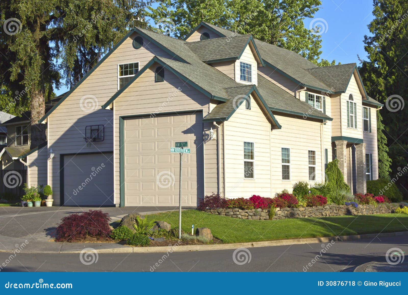 Large mansion Gresham or. stock photo. Image of northwest 30876718