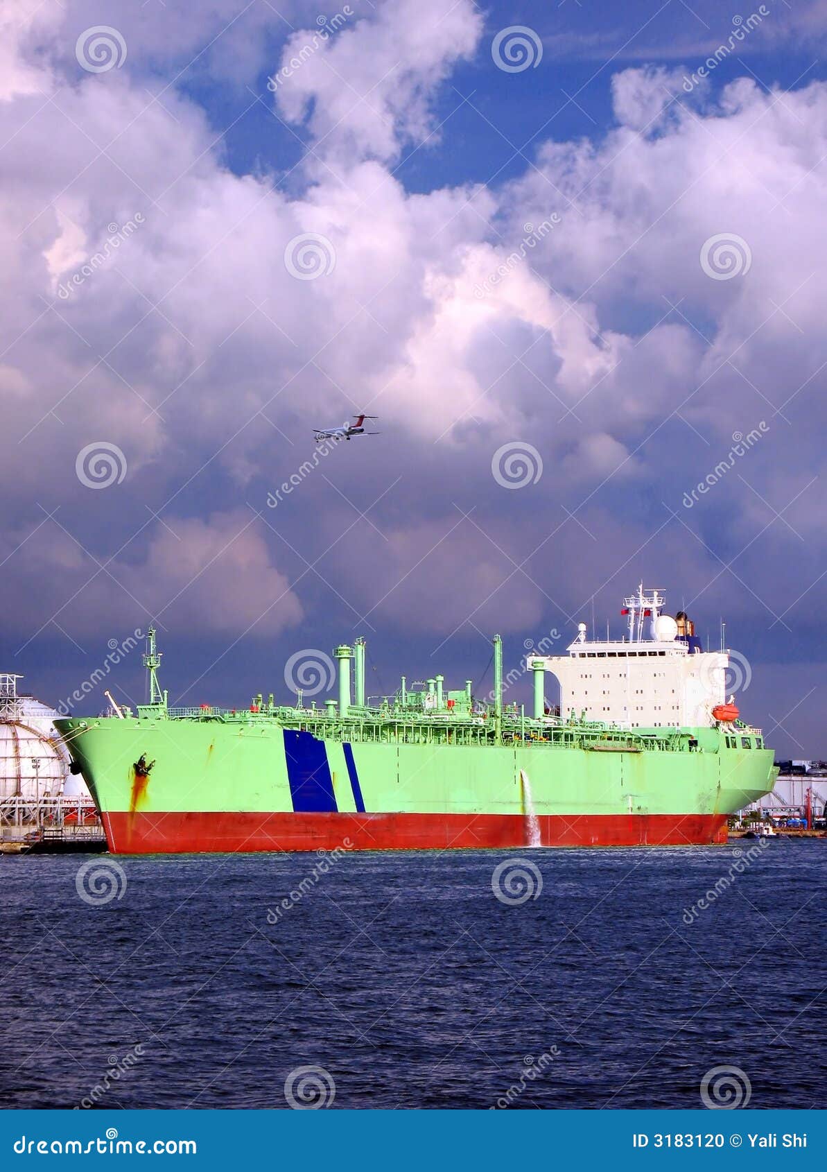 Large Oiltanker stock photo. Image of water, cabin, tanker 3183120