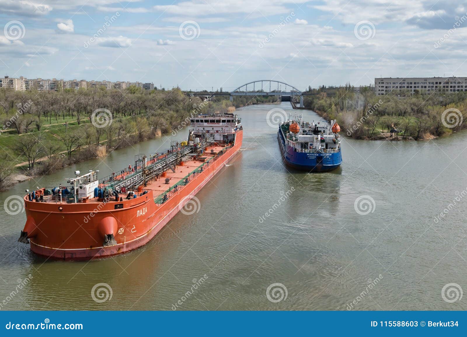 large river barges for