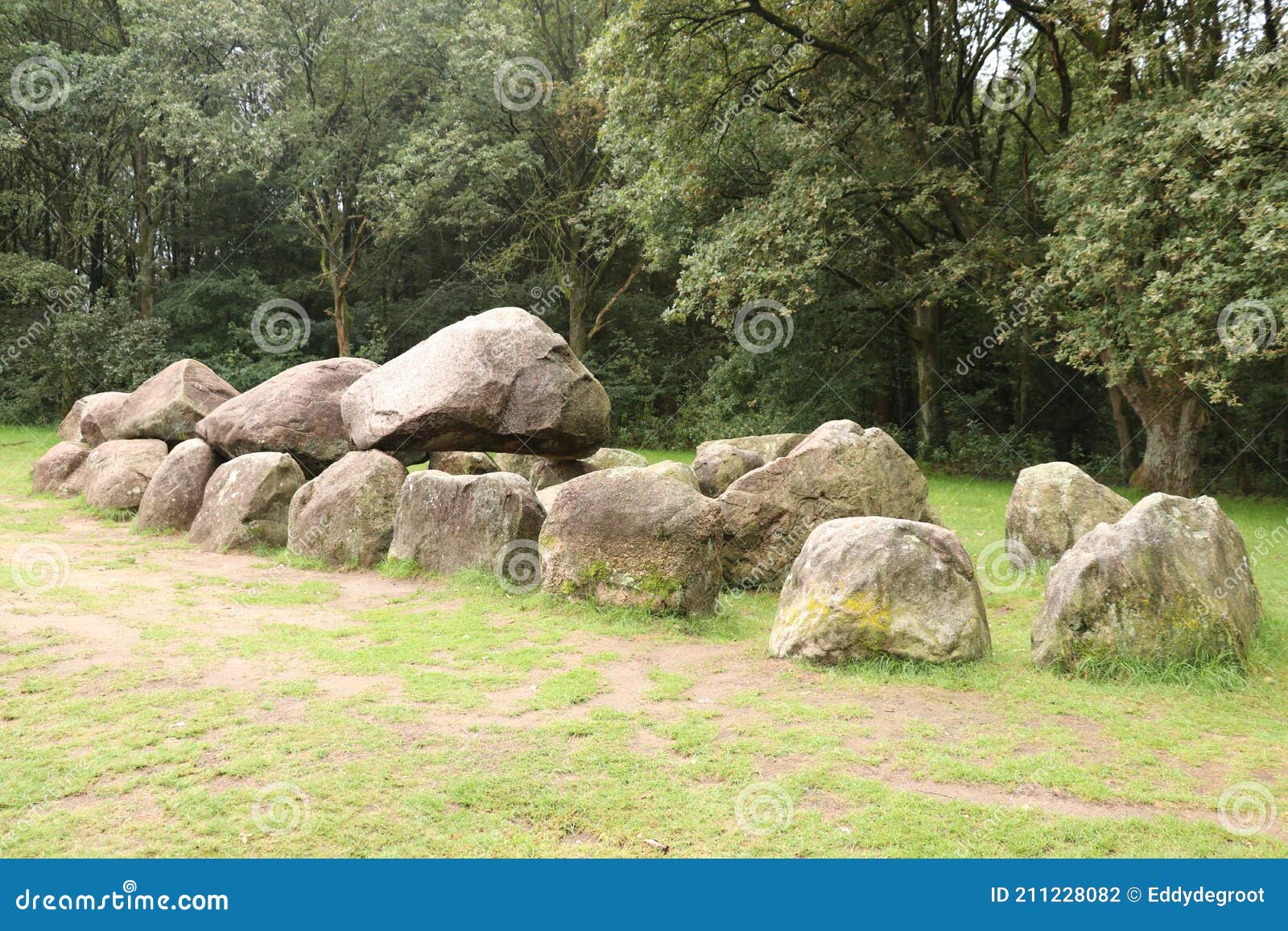 dolmen a type of megalithic thomb