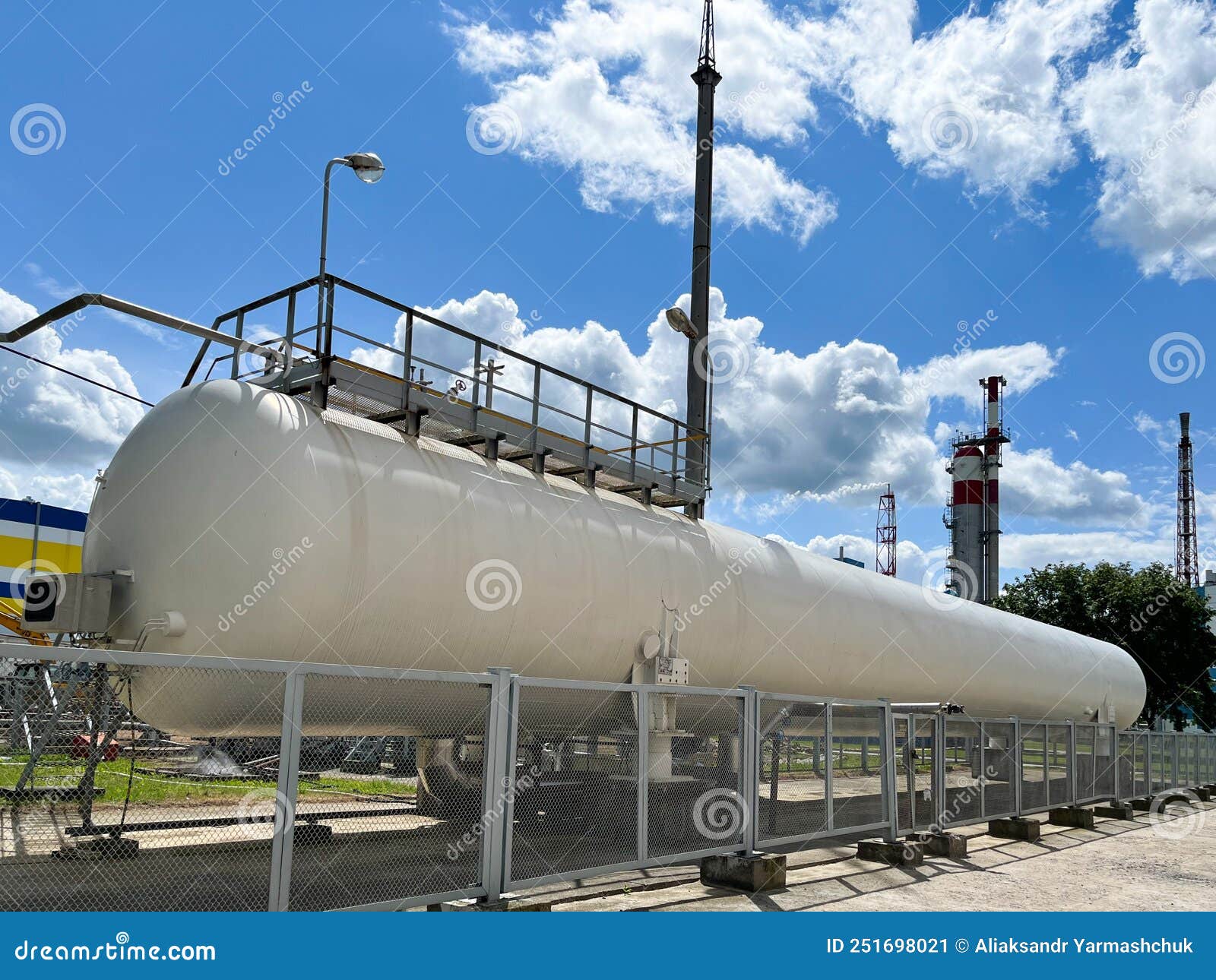 Large Storage of Liquid Nitrogen. Transportation and Delivery of