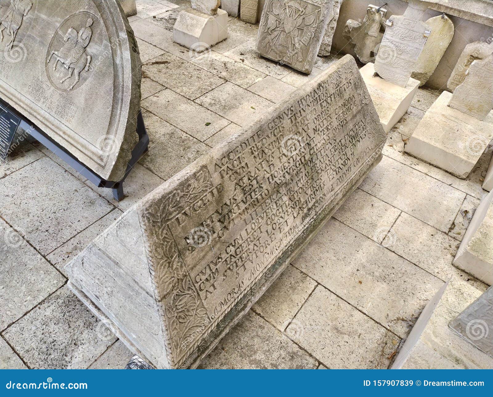 Las Antiguas Tumbas Romanas Imagen de archivo Imagen de antiguo, romano 157907839