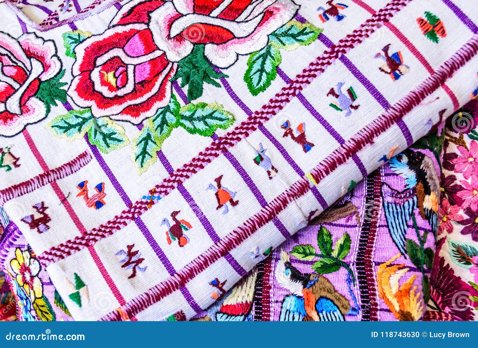 Las Blusas Indígenas Guatemaltecas Tejidas a Mano Coloridas Llamaron El  Huipil Imagen editorial - Imagen de cultura, arte: 118743630