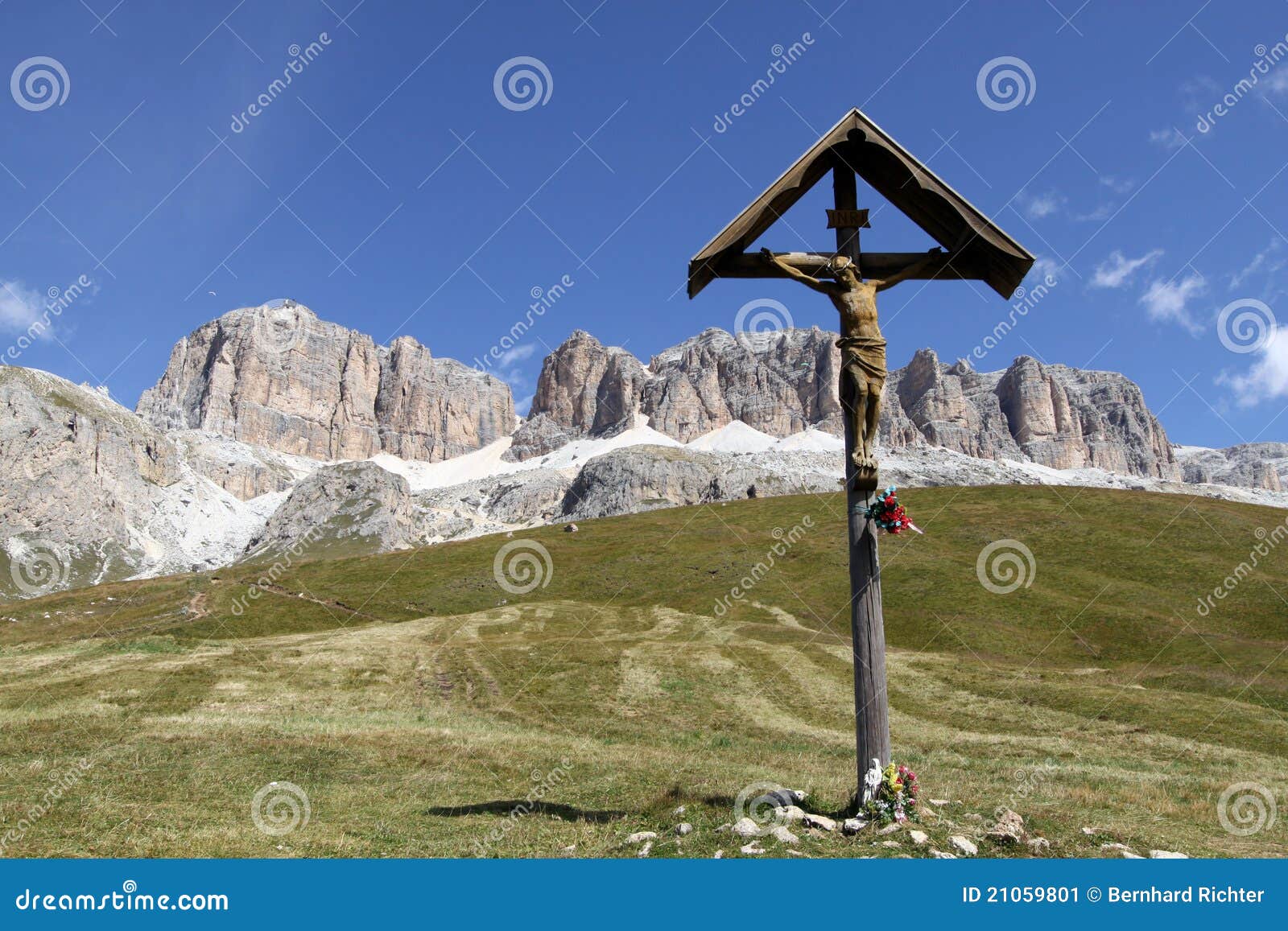 Las dolomías maravillosas en el paso de Pordoi. Italia