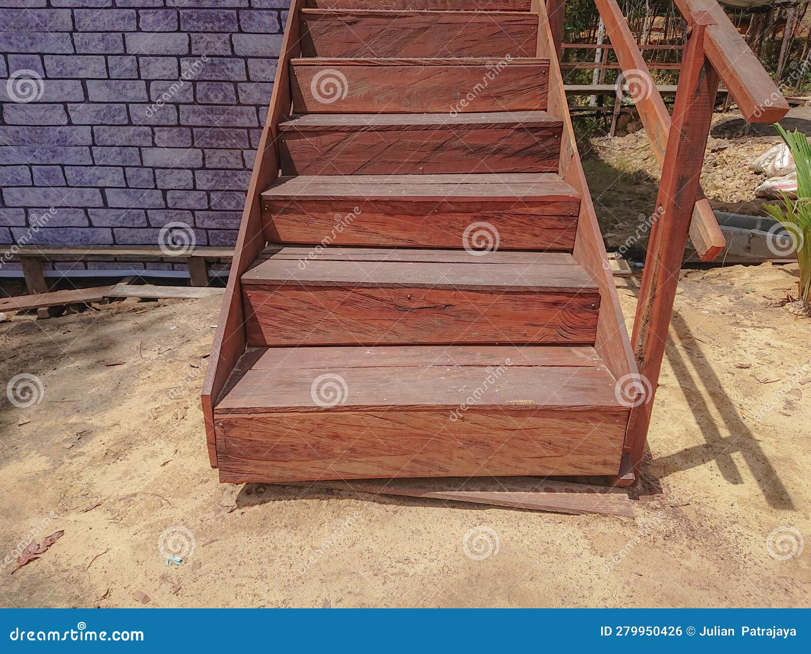 Dale una vida diferente a las escaleras de madera, CASA-Y-MAS