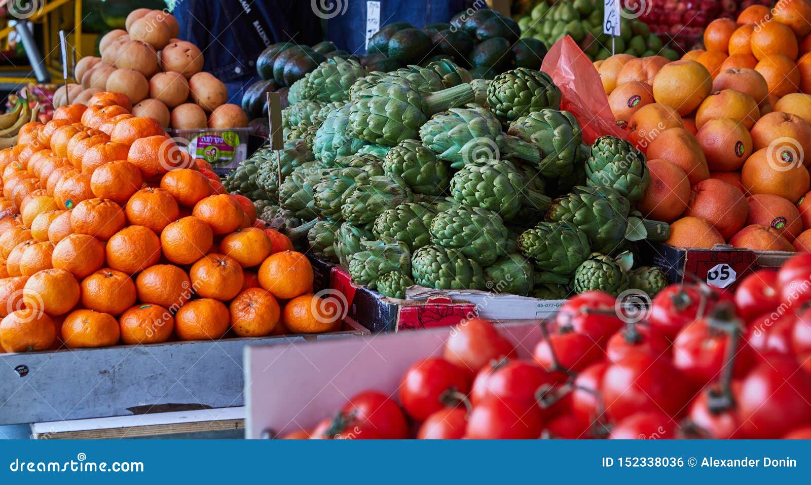 Las Frutas Y Verduras Frescas Se Venden En El Mercado Libre De Carmel En  Tel Aviv, Israel Mercado Del Este Foto editorial - Imagen de fresco,  israel: 152338036