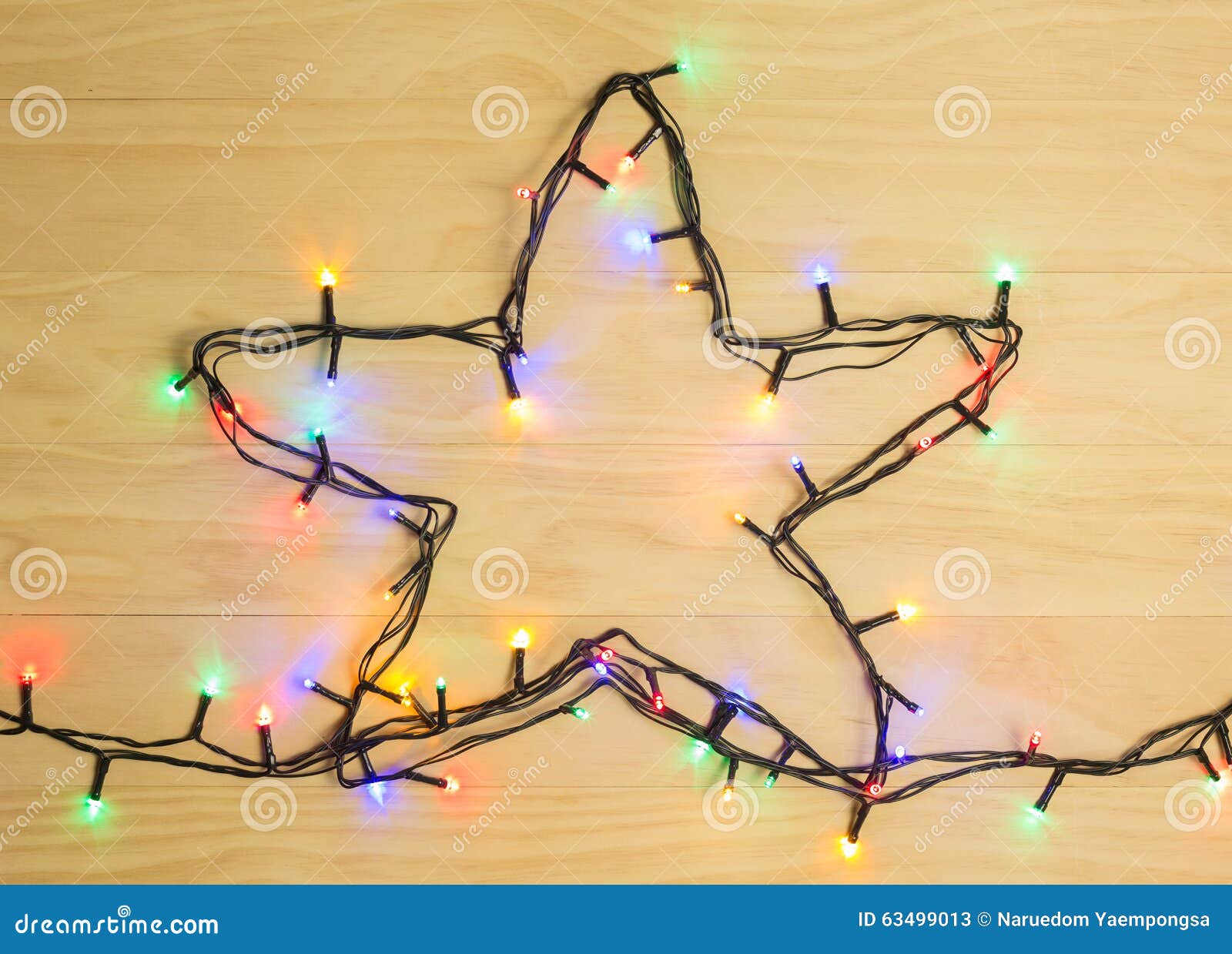 Las Luces De La Navidad Arreglan Forma De La Estrella Imagen de archivo - Imagen de resplandor: 63499013