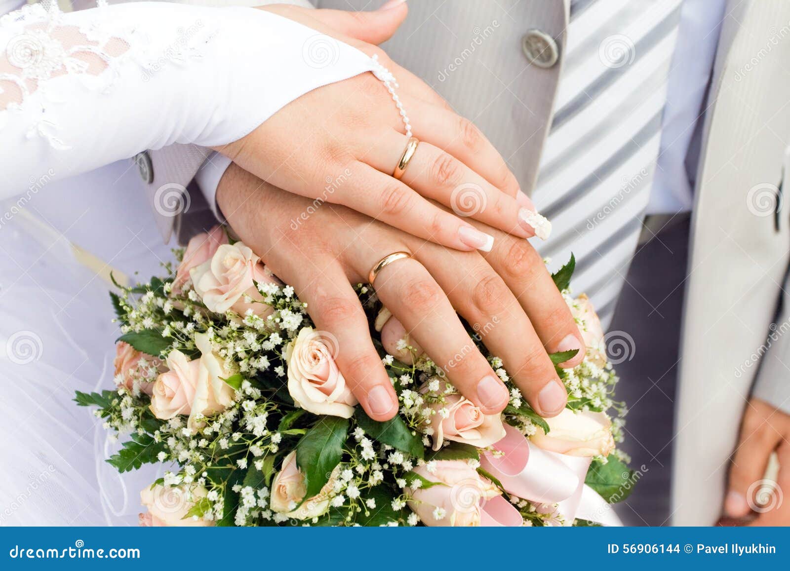 Las Manos Apenas De La Pareja Casada Foto de archivo - Imagen de unidad, apenas: 56906144 Las Manos Apenas De La Pareja Casada Foto de archivo - Imagen de unidad, apenas: 56906144