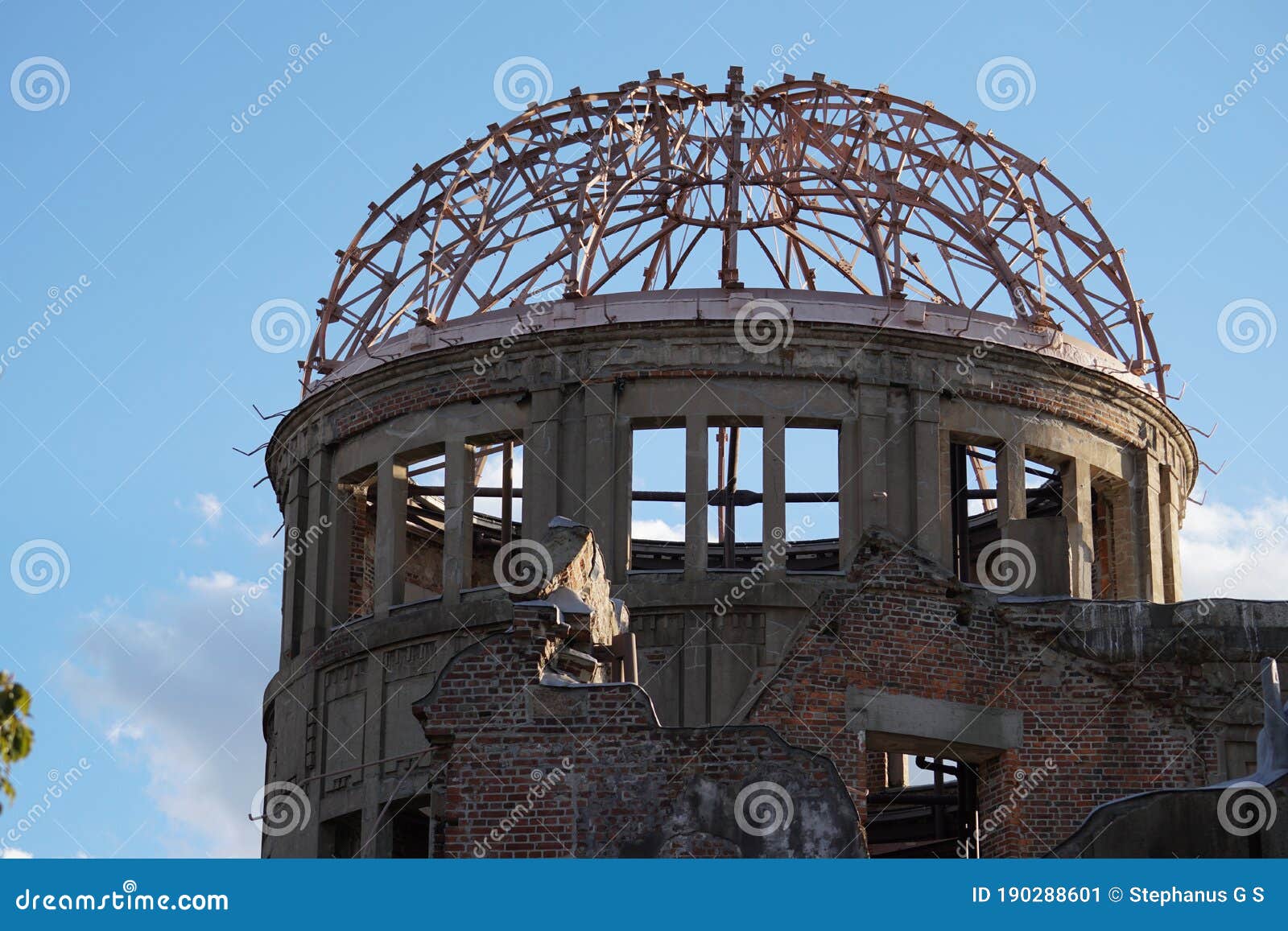 Las Ruinas De Los Edificios Abandonados En Hiroshima, La Segunda Guerra  Mundial Imagen de archivo - Imagen de conmemorativo, guerra: 190288601