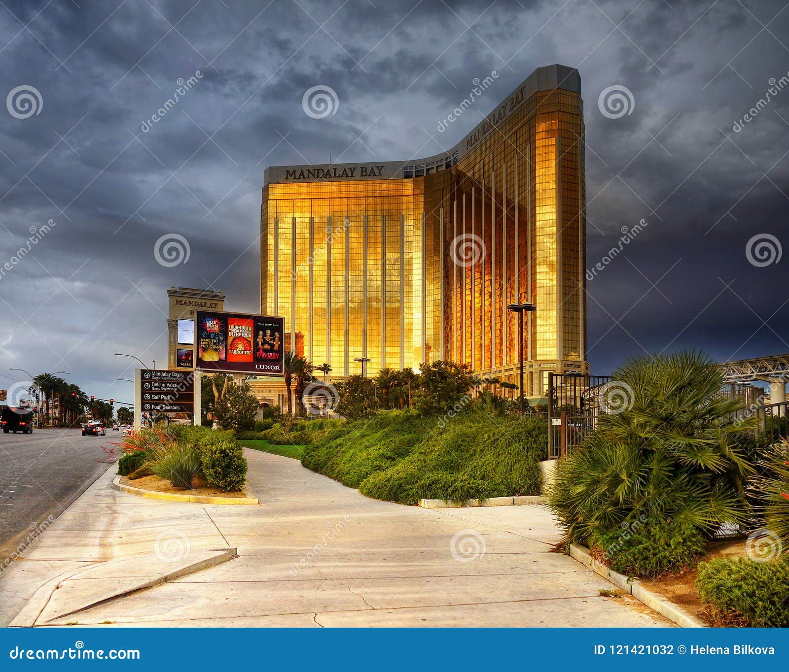 Lobby of Mandalay Bay Resort in Las Vegas Stock Photo - Alamy