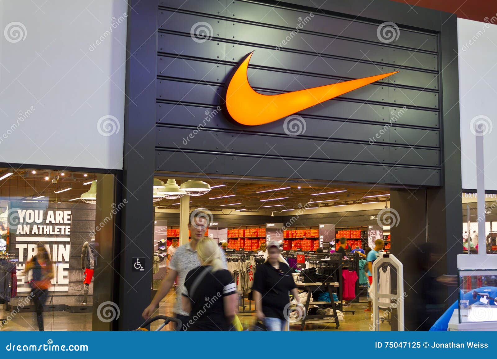 acelerador Trueno Quien Las Vegas - Circa Julio De 2016: Nike Shoes Retail Mall Location Nike Es  Uno De Los Proveedores Más Grandes Del Mundo De Zapatos Imagen editorial -  Imagen de famoso, popular: 75047125