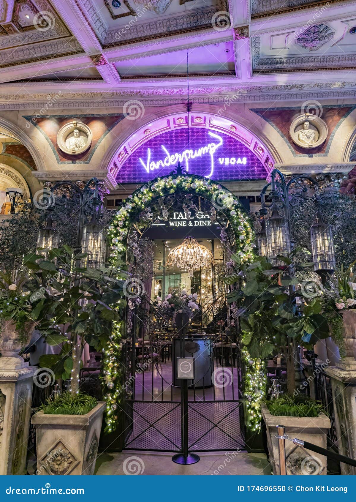 Vanderpump Cocktail Garden of the Forum Shops of Caesars Palace Editorial  Image - Image of shops, interior: 189880845