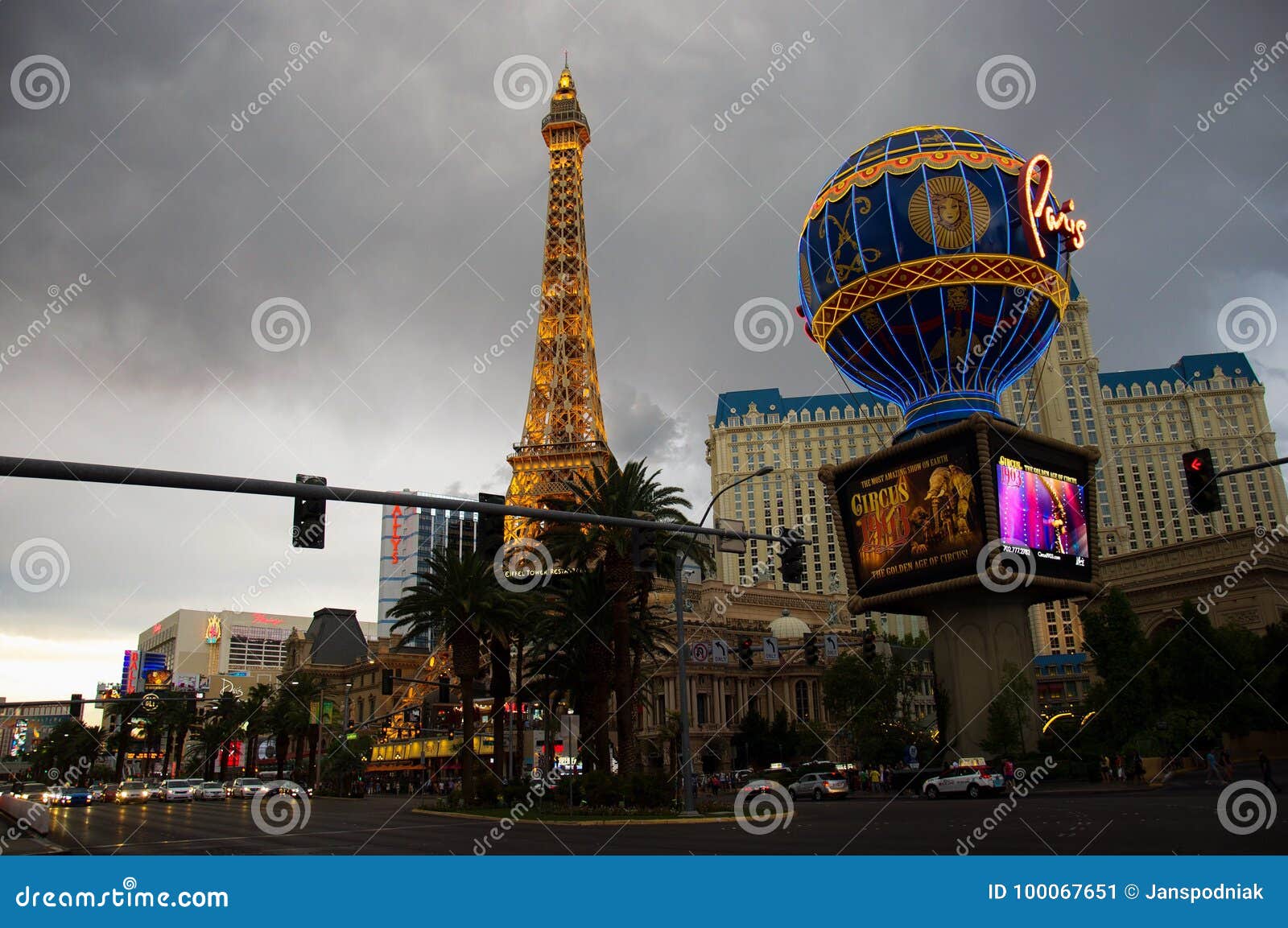 Hotel Paris in Las Vegas editorial photo. Image of highway - 100067651