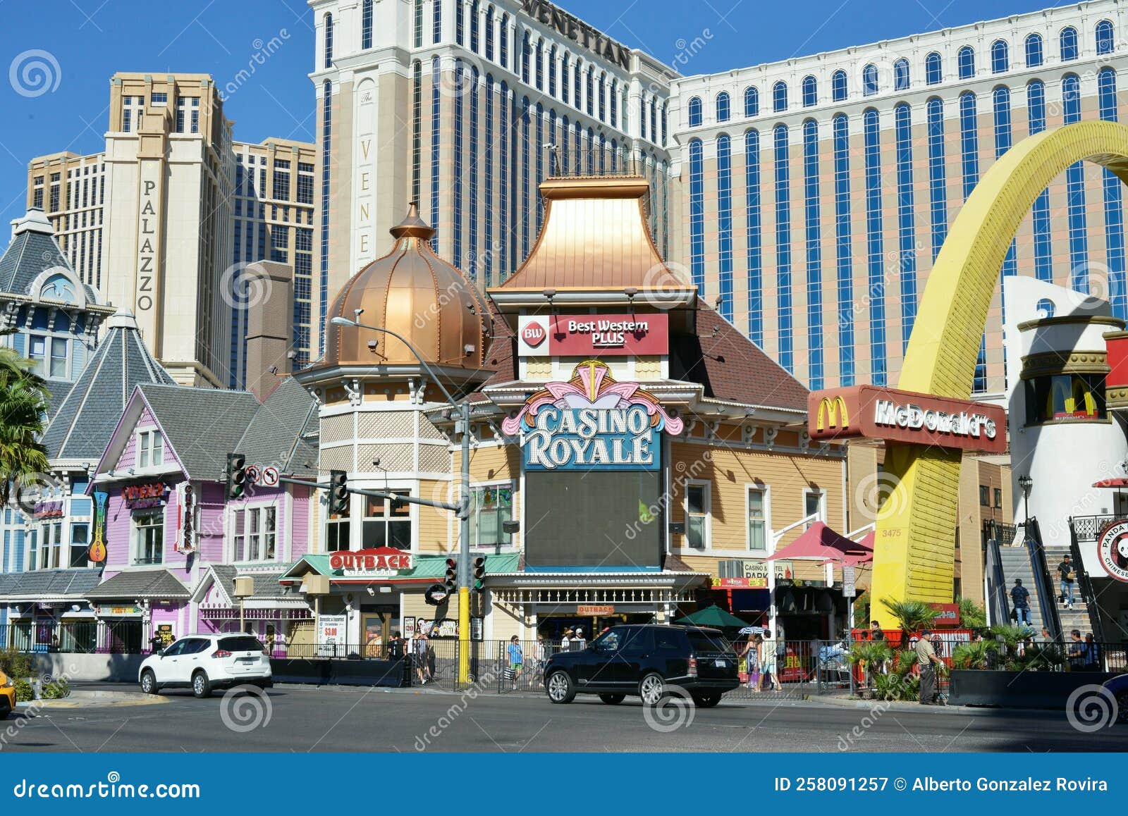 Jaki Procent Długości Swojego życia Pszczoły Przeznaczają Na Wychowanie Las Vegas Striptiz Skyline Las Vegas Nevada Usa Fotografia Editorial