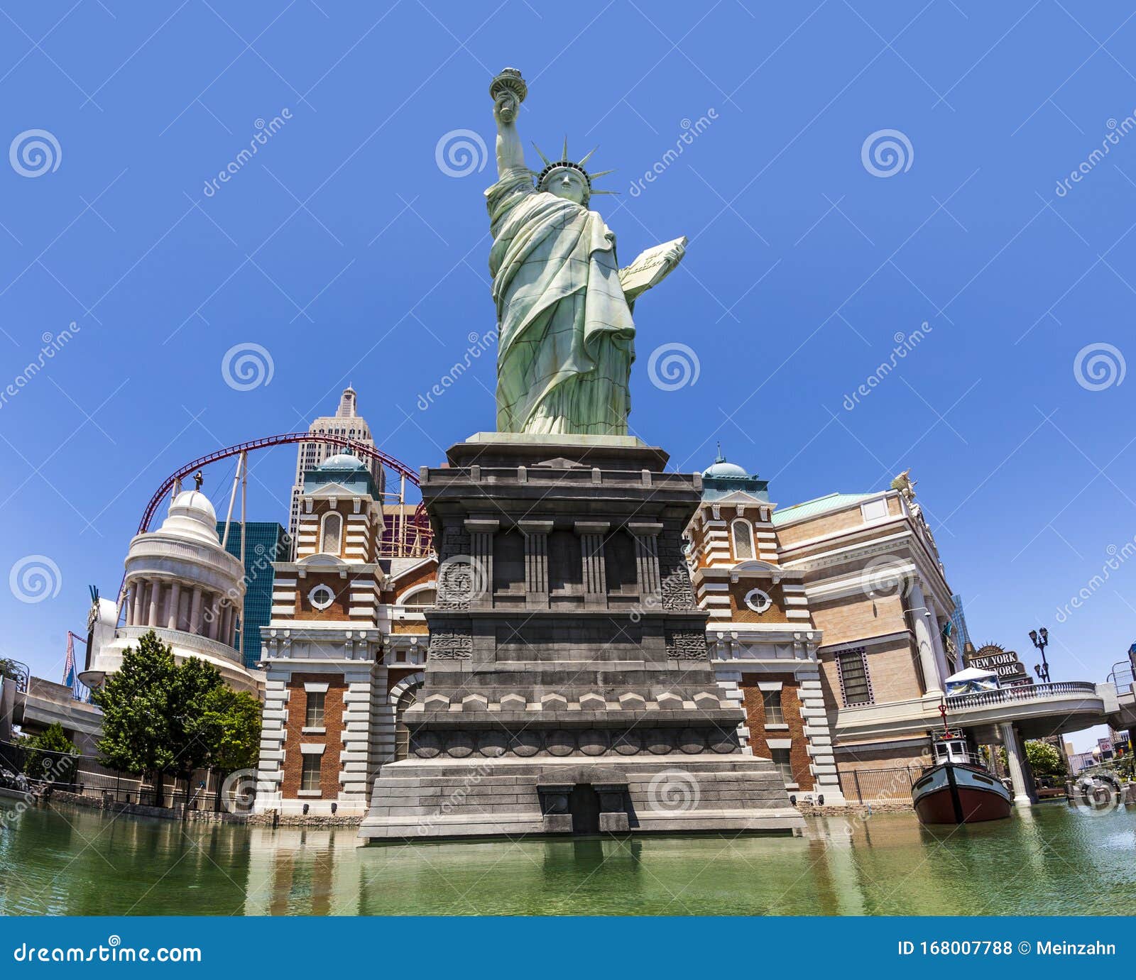 Statue of Liberty replica at New York-New York hotel, resort and casino in  Las Vegas, Nevada. Towers of hotel are designed like New York buildings  Stock Photo - Alamy