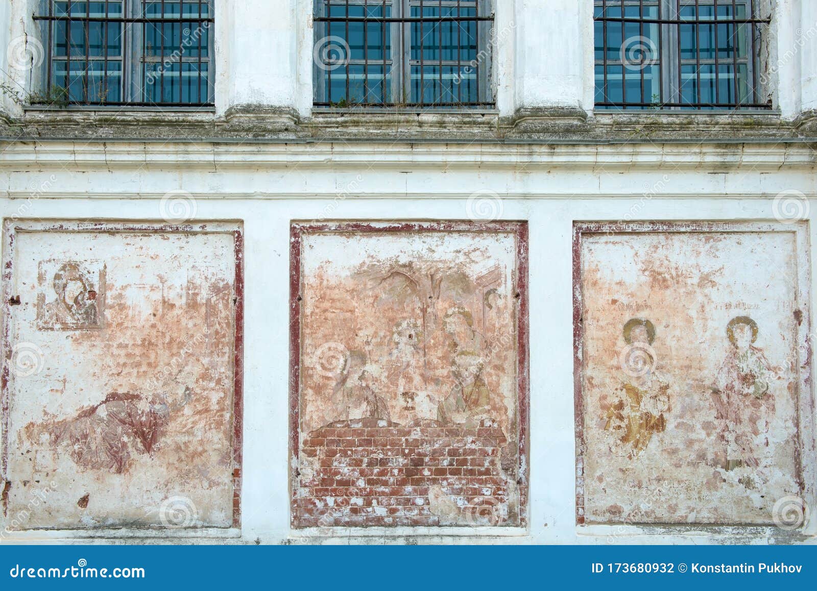 the last traces of the frescoes