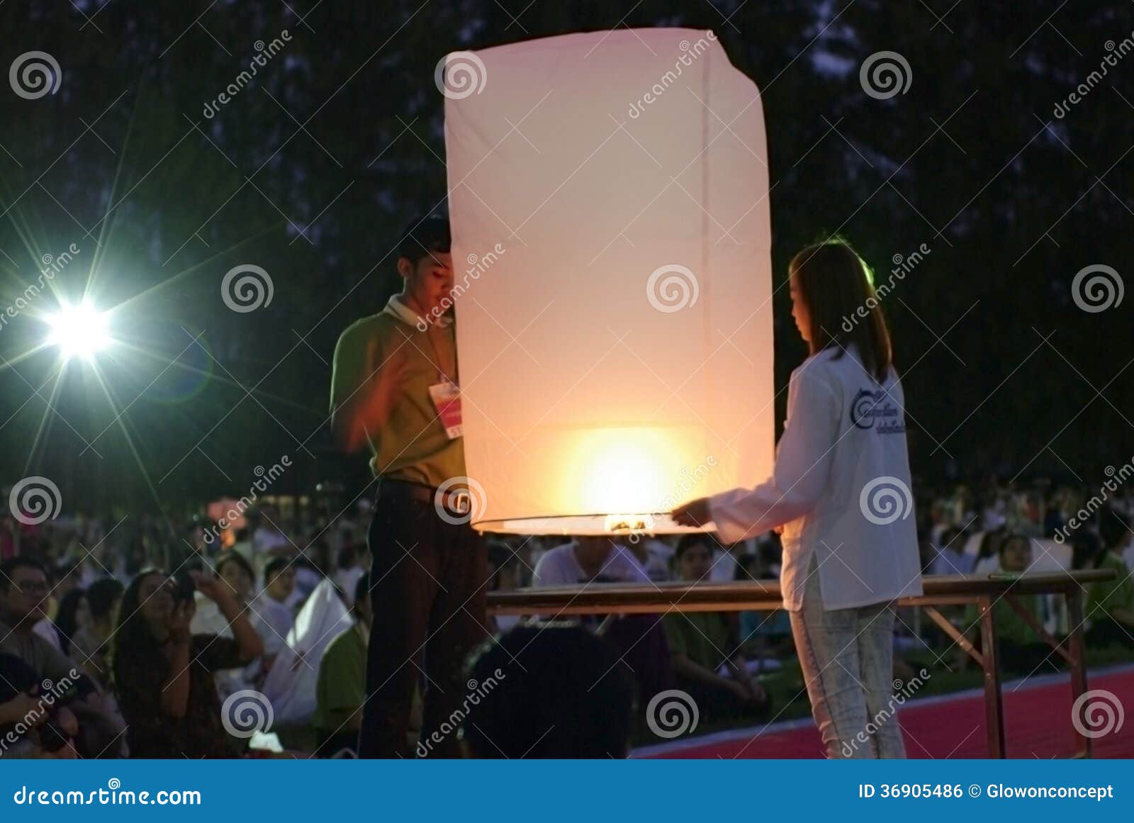  Laternenfestival Thailand redaktionelles foto. Bild von schwimmen Motiv 