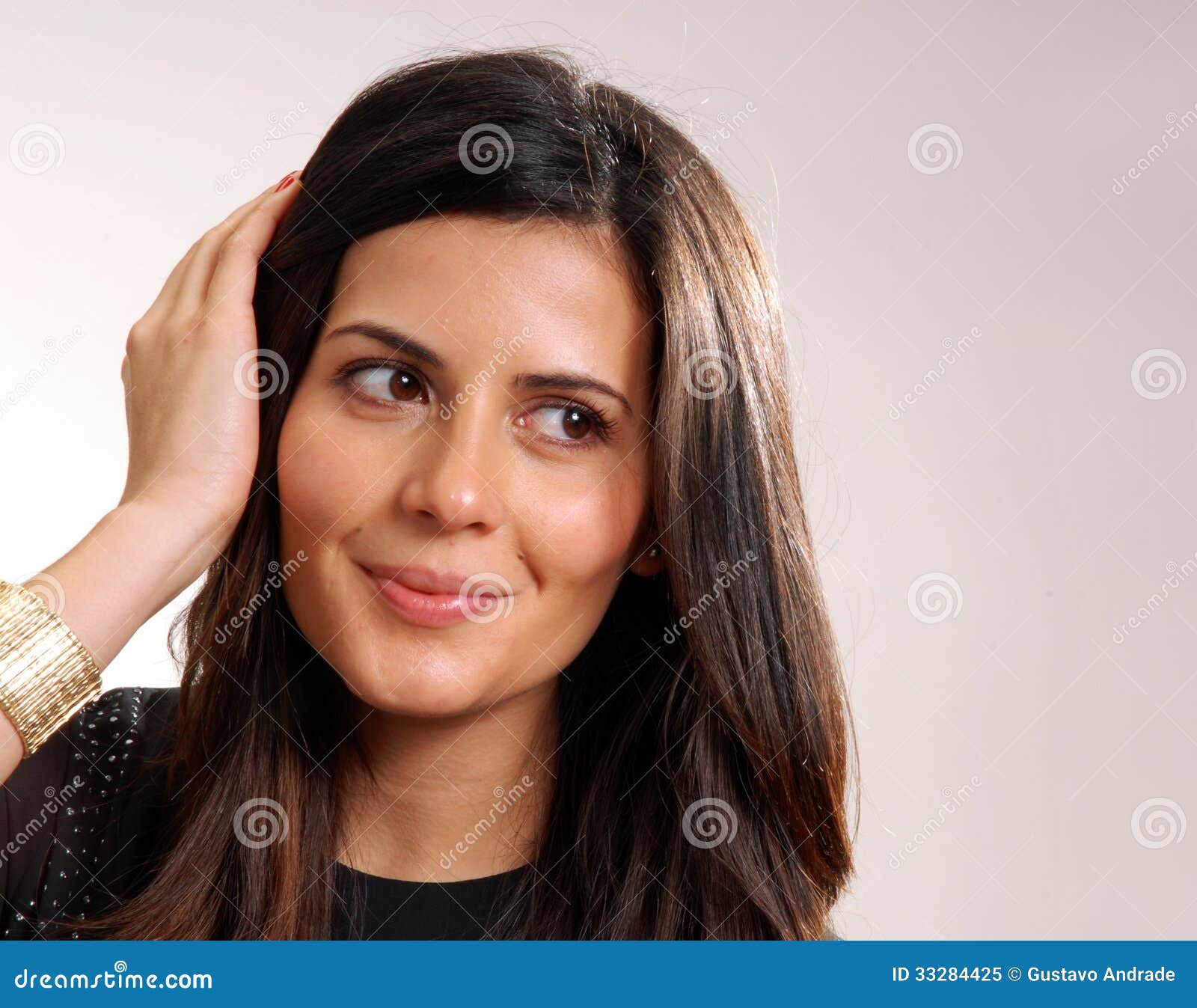 https://thumbs.dreamstime.com/z/latin-beauty-closeup-portrait-young-beautiful-woman-33284425.jpg