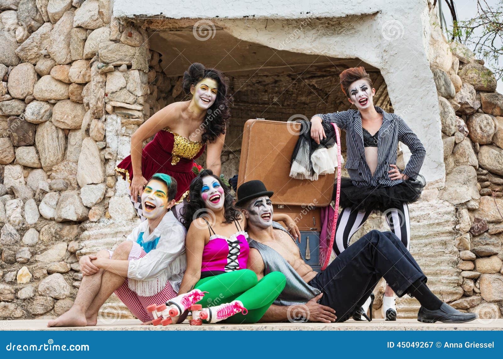 laughing cirque ensemble