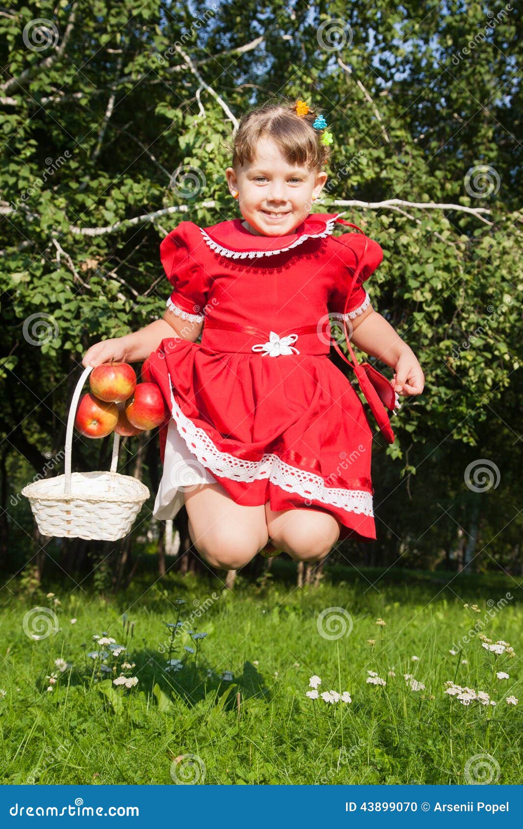 https://thumbs.dreamstime.com/z/laughing-girl-throwing-up-redapples-portrait-young-red-apples-43899070.jpg
