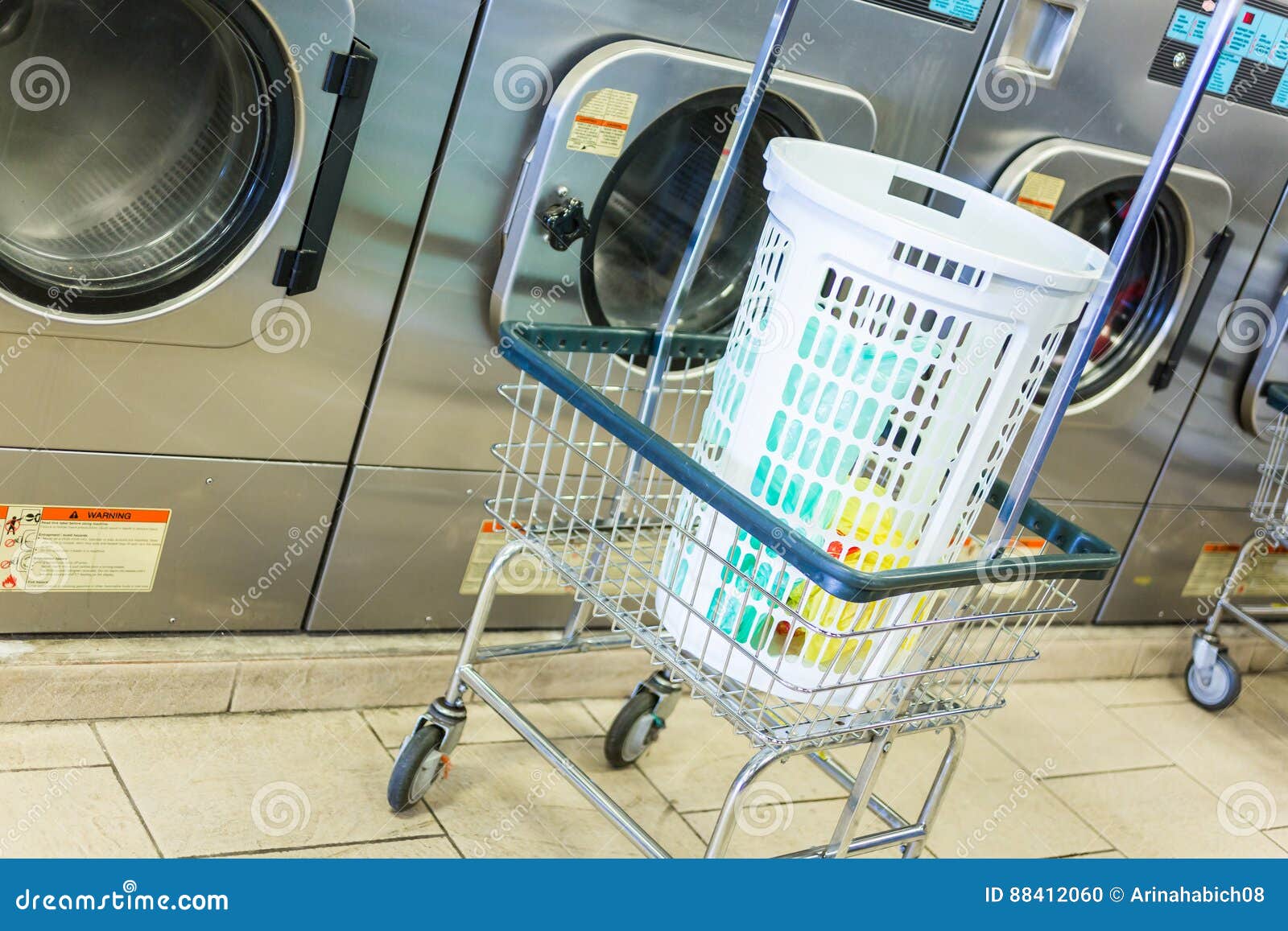 Laundromat stock foto. Image of lanceermat, wasmachine 88412060