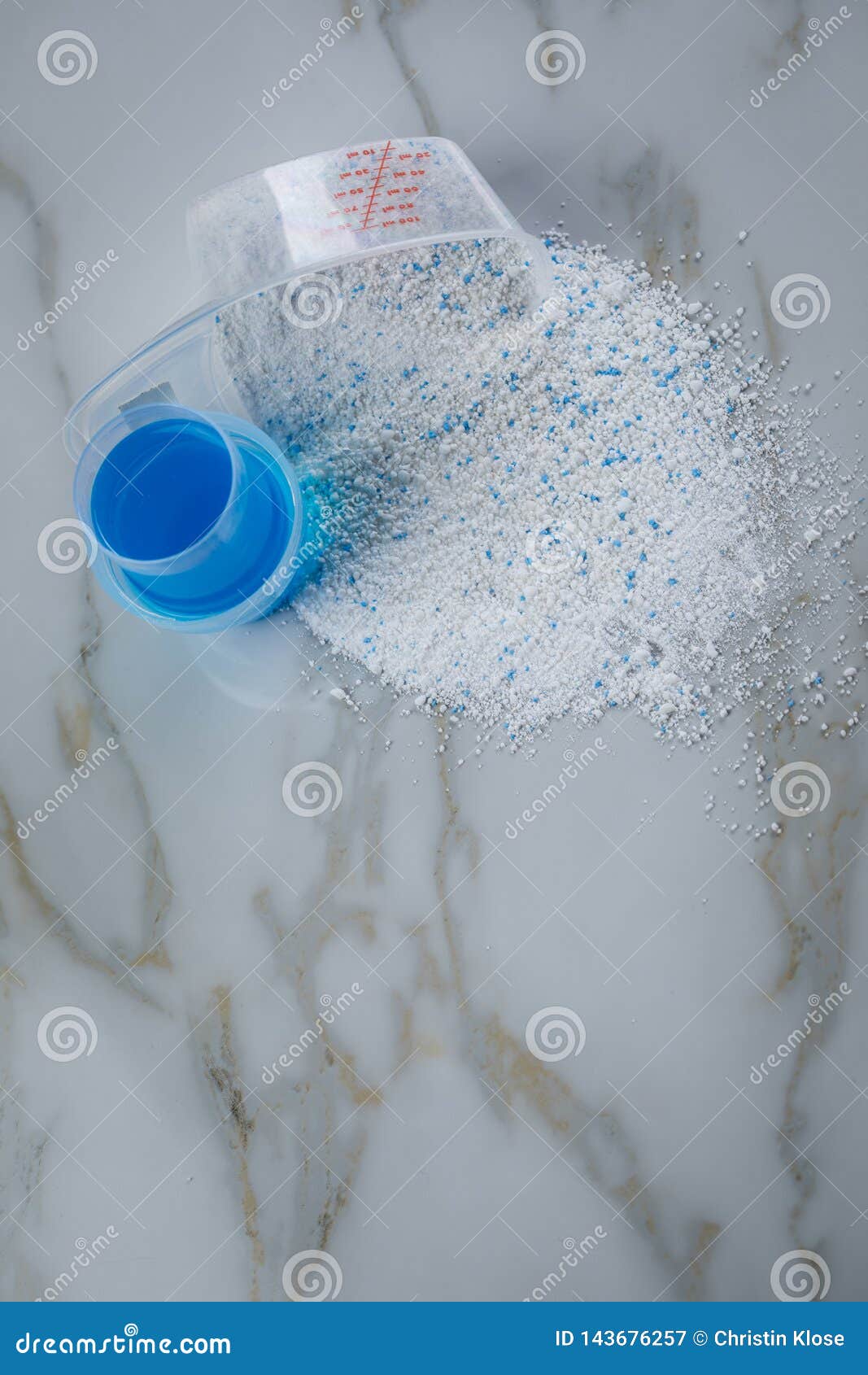 https://thumbs.dreamstime.com/z/laundry-detergent-powder-blue-liquid-gel-measuring-cup-laundry-detergent-powder-blue-liquid-gel-measuring-cup-143676257.jpg