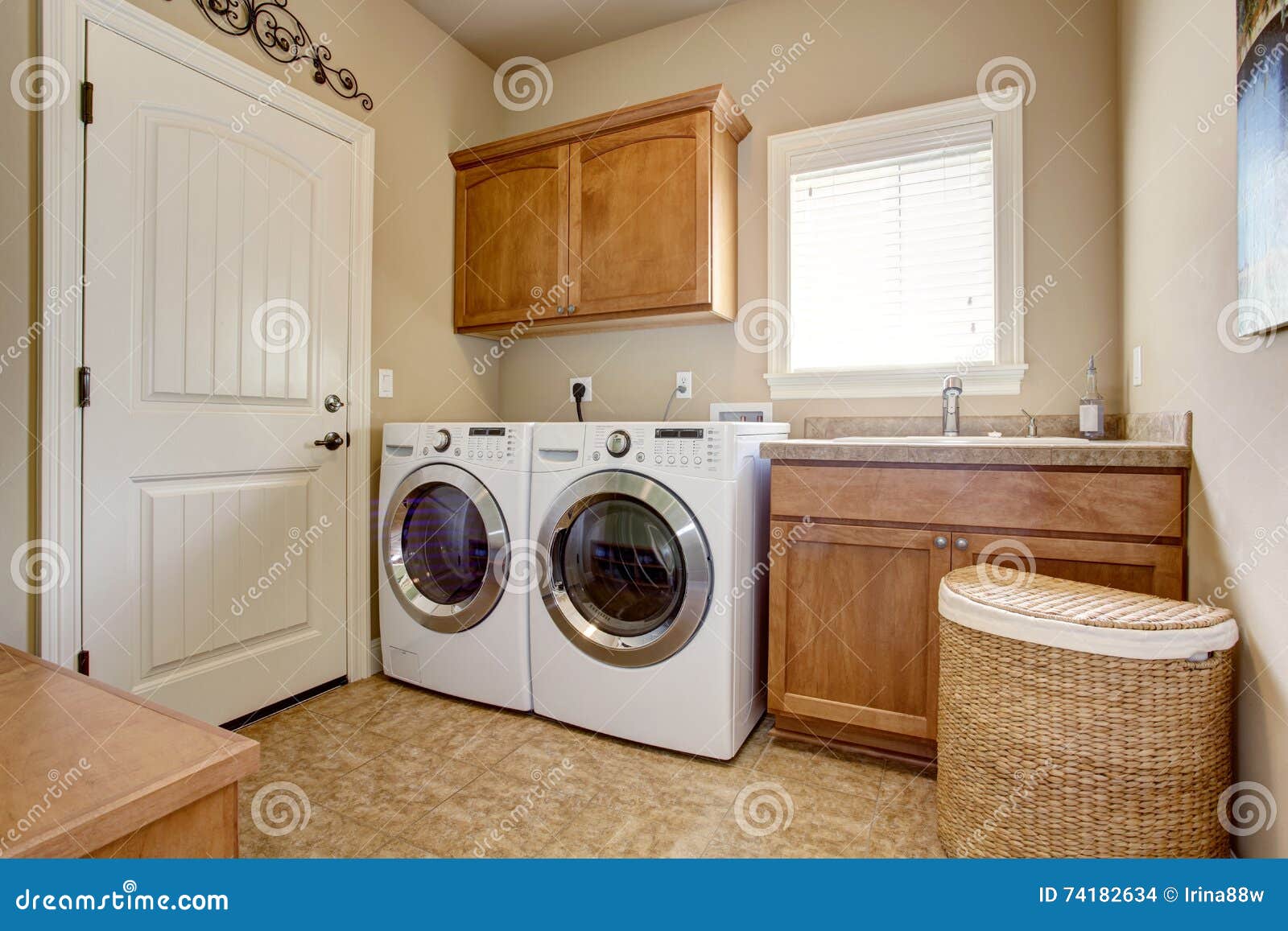 laundry room with washer and dryer.