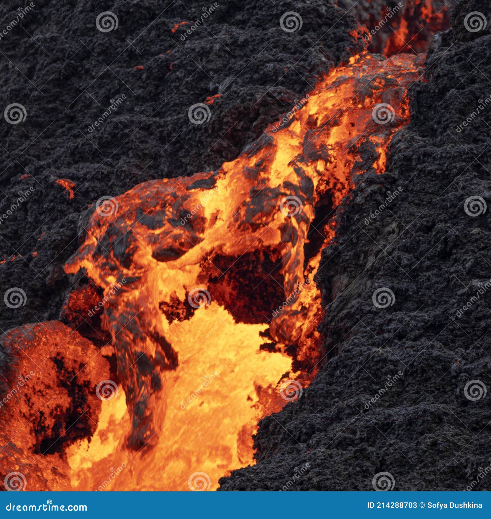 Lave Coulante Gros. éruption Volcanique à Fagradalsfjall Islande ...