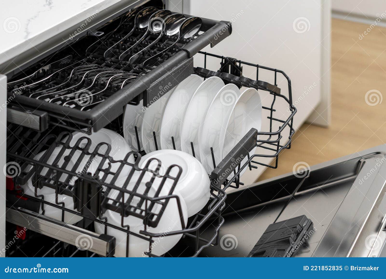 Lave-vaisselle Ouverte Construite Dans Le Comptoir De Cuisine Image stock -  Image du propre, numéros: 221852835